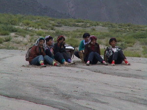TibetFrauenamHang.jpg